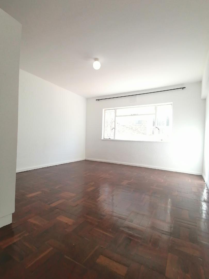 2 Bedroom Property for Sale in Vredehoek Western Cape